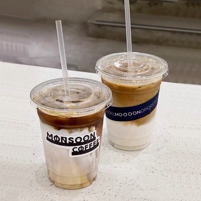 Copas de papel de plástico transparente desechable con tapa plana con agujeros transversales
